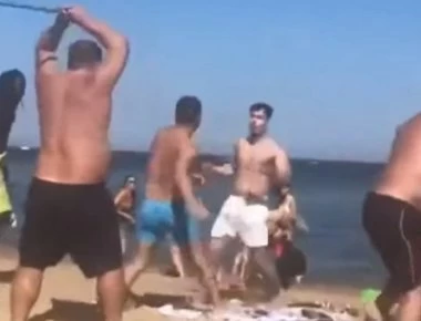 Απίστευτο ξύλο σε παραλία στην Καταλονία: Έγινε πανικός (βίντεο)